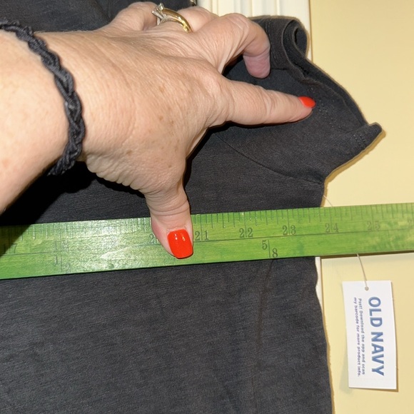 Old Navy Women’s Charcoal Short Sleeved T-Shirt XL NWT Vacay Living Palm Trees - Picture 6 of 8